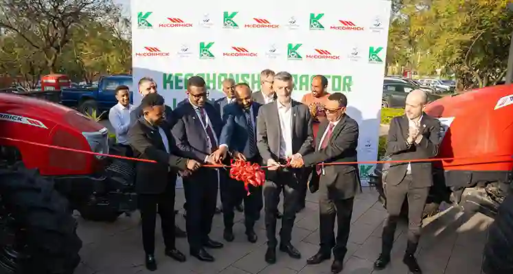 Kerchanshe_Group_management_and_McCormick_Tractor_executives