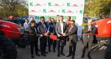 Kerchanshe_Group_management_and_McCormick_Tractor_executives