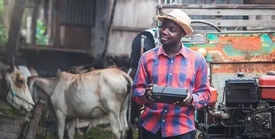Image_of_radio_&_farmer