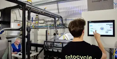 Entocycle_operator_using_controls_web