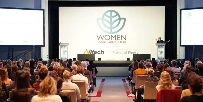 image_shows_participants_at_the_2025_Expana's_WFA_Mentorship Programme