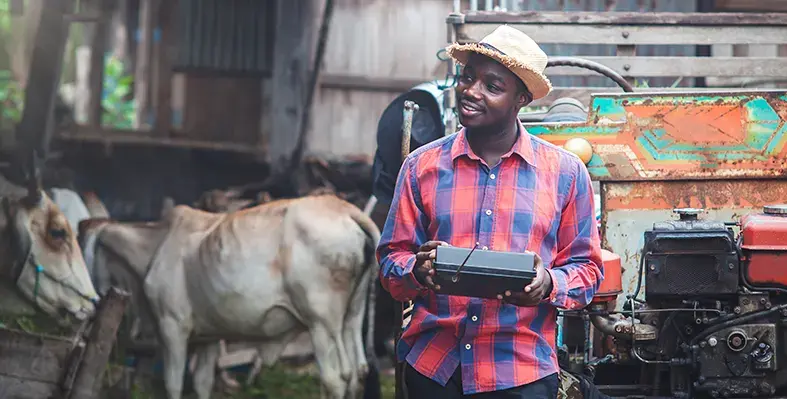 Image_of_radio_&_farmer