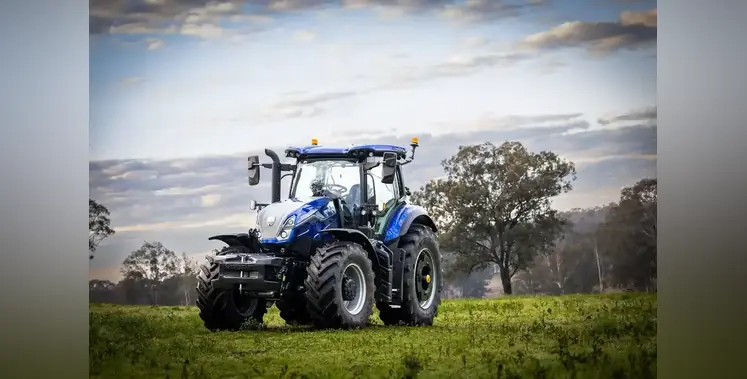 Image_of_New_Holland_T7_tractor_range 