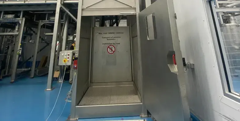 Stainless_steel_lift_introduced_by_Dinnissen